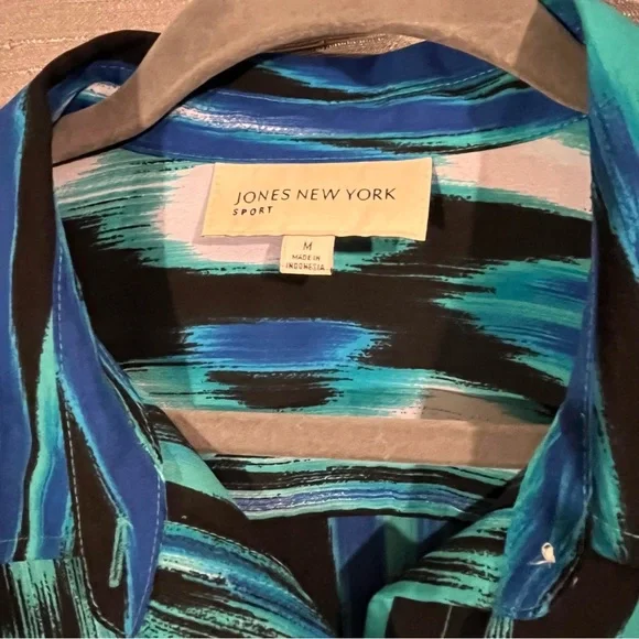 soldJones New York Sport Multi Color Two Pocket Long Sleeve Button Blouse Size M - Picture 3 of 6